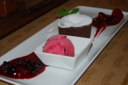 Chocolate fondant with strawberry pulp and raspberry ice cream (25 minutes preparation time