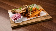 Honey-mustard baked homemade smoked pork ribs with sweet potato fries and Bistorant cabbage salad (lactose, mustard, honey, vinegar)