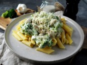 Penne with broccoli and chicken breast