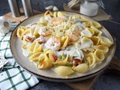 Shell pasta with prawns