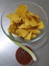 Tortilla chips salsa szósszal