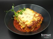Lasagne with homemade tomato salsa (gluten, lactose, egg)