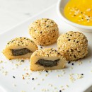 Mochi sesame paste with mango marrow