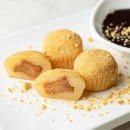 Mochi peanut, chocolate sauce