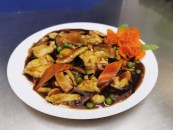 Chicken with bamboo and mushrooms