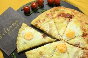 Ham & Eggs Pizza