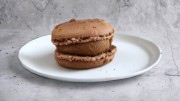 Chocolate macaron