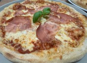 Ham pizza