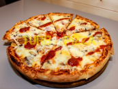 Ham and mushroom pizza