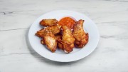 Spiced chicken wings 5 ​​pcs (Sauce as a gift)