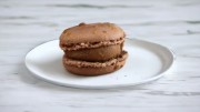 Chocolate macaron